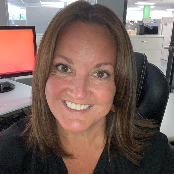 Meet your Posher, Stephanie - Picture 2 of 2